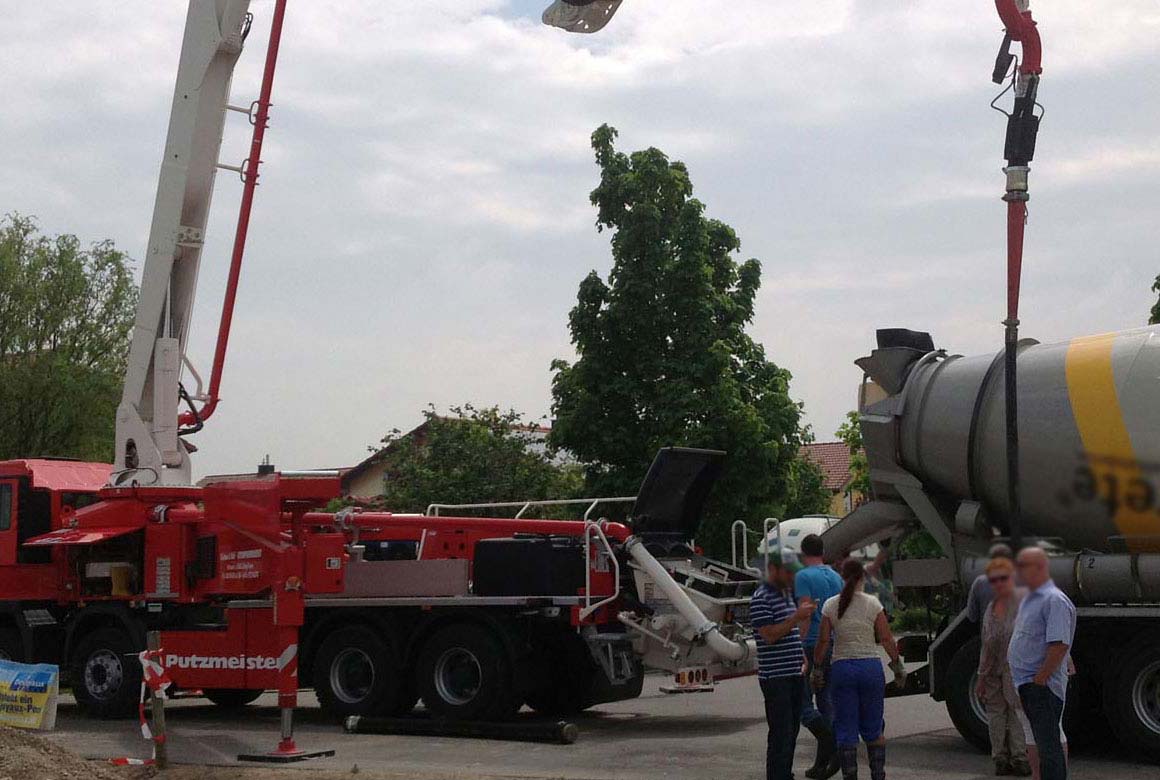 Beton für Pool in Aachen wird geliefert