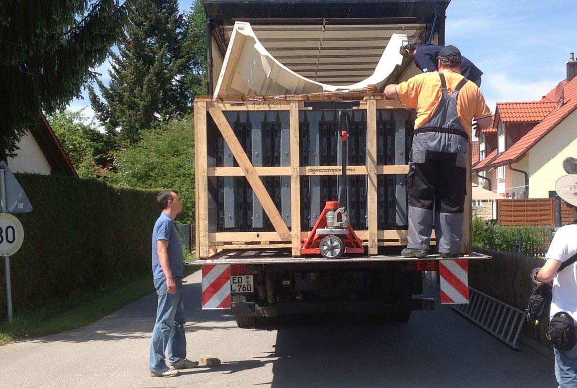 Pool System modular Aachen wird geliefert