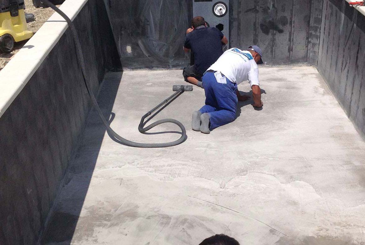 Säuberung der Bodenplatte Swimmingpool Aachen