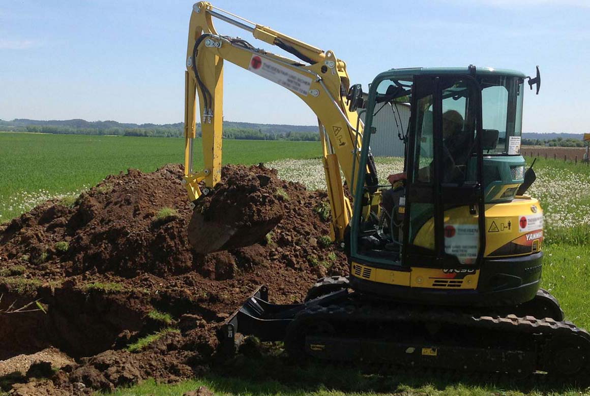 Swimmingpool Aachen Baugrube wird ausgehoben